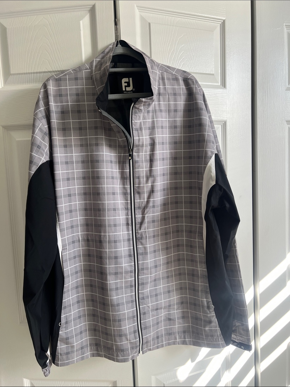 FootJoy DryJoy Grey Plaid Lightweight Golf Rain Jacket with Black Sleeves